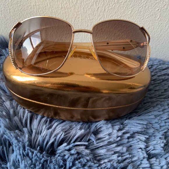 GUESS Women Sunglasses - Picture 2 of 5